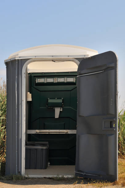 Best Portable restroom trailer rental  in Stratford, TX